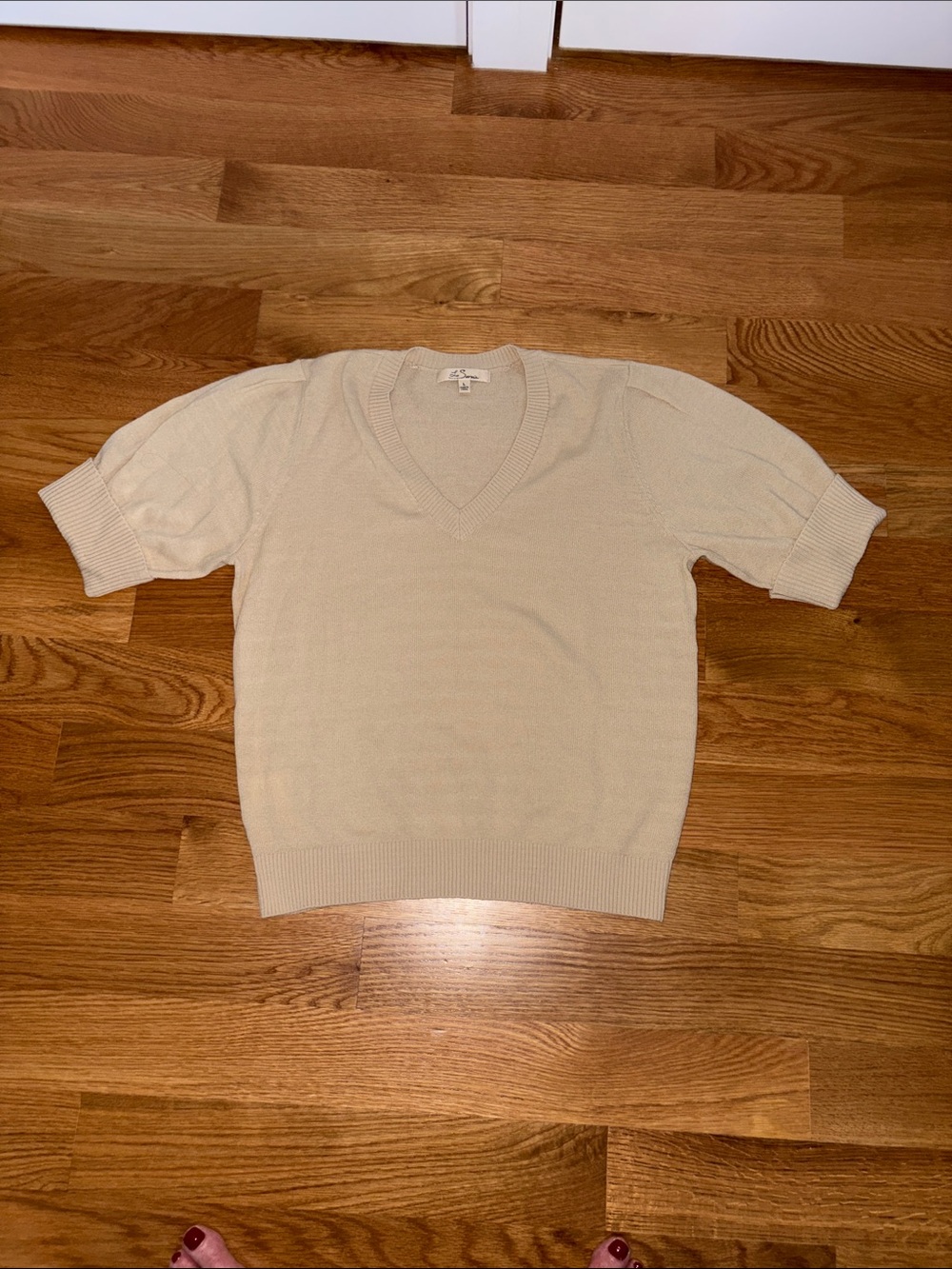 Beautiful v neck light short sleeve sweater in oatmeal
